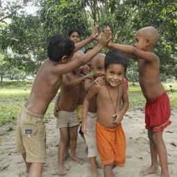 Różni, a jednak tacy sami.    Polska-Bangladesz.