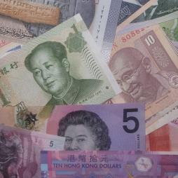 Czego uczą nas banknoty?