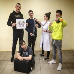 Holistycznie, czyli humanistyczno-fizycznie